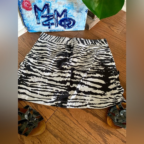 A/X (Armani EXCHANGE) Size 4 Zebra Animal print Black & White Cargo Mini - Picture 1 of 8